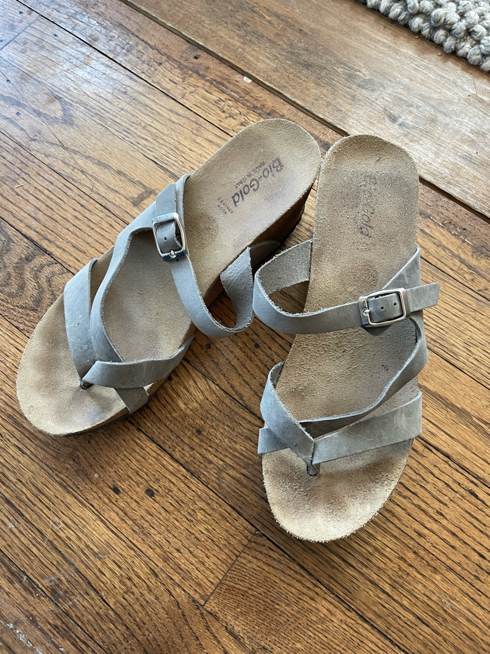 Bio•Gold W 9 Gray Leather Crisscross platform heel Buckle Comfort Sandals